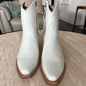 Elegant White Leather Ankle Boots
